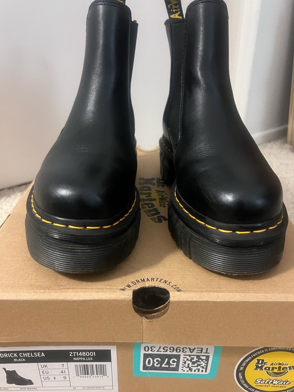 Dr. Martens Black Audrick Chelsea Women’s US 9 EU 41 Excellent w/ Original Box